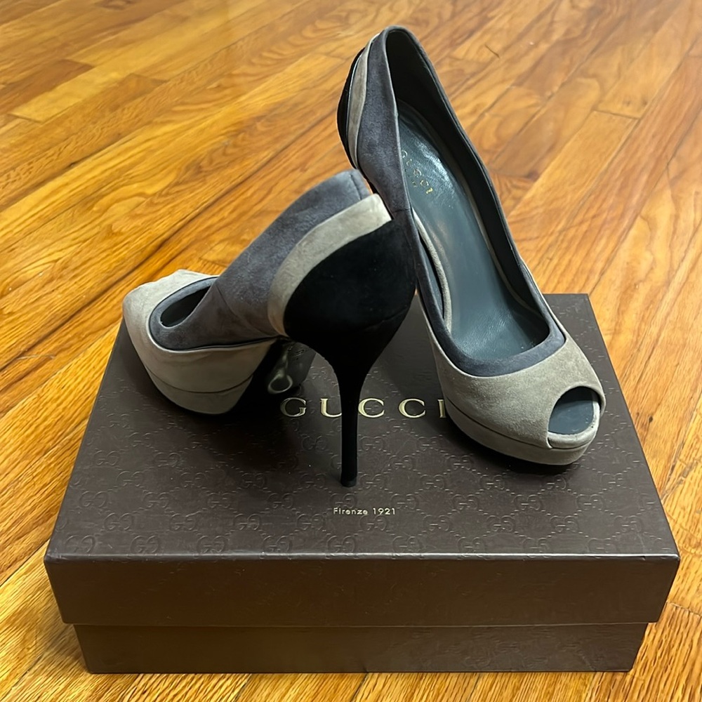 Gucci Pre-loved stiletto heels gray and black suede 38.5 worn once